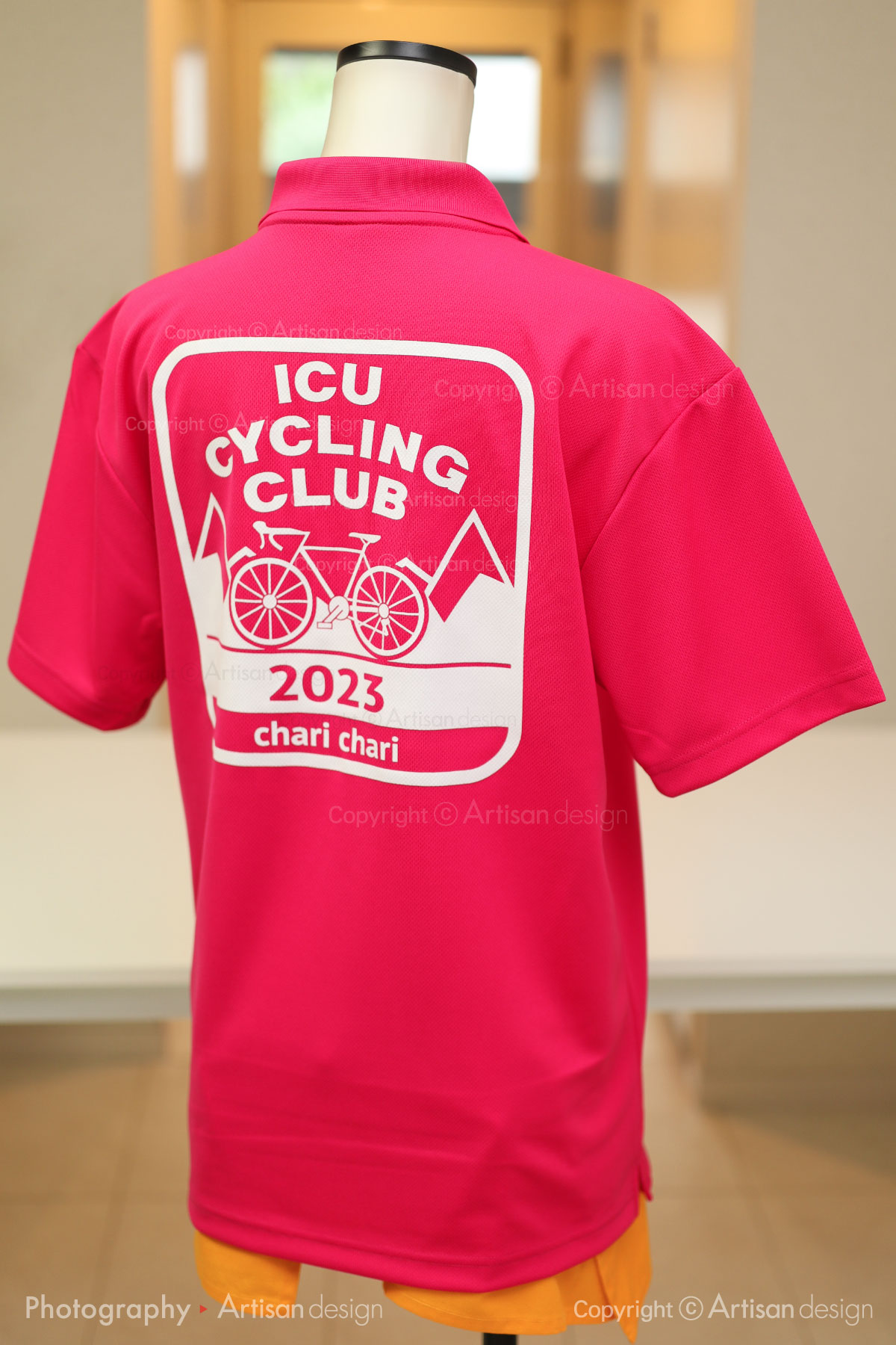 ICU サイクリング部 様｜ポロシャツ（自転車サークル・部活）デザイントレース+プリント：ホットピンク色（背面）