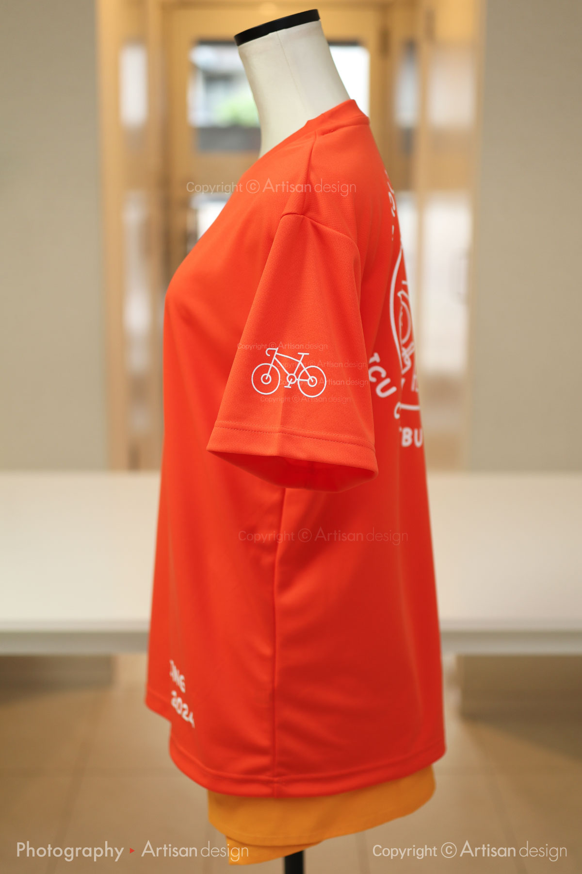ICU サイクリング部 様｜Tシャツ（自転車サークル・部活）デザイントレース+プリント：オレンジ色（左袖）