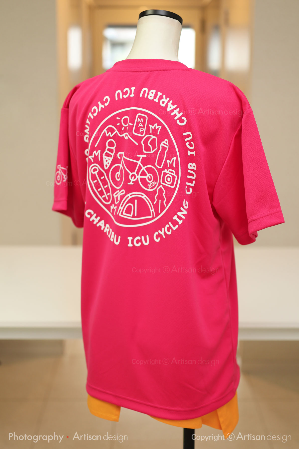 ICU サイクリング部 様｜Tシャツ（自転車サークル・部活）デザイントレース+プリント：ホットピンク色（背面）