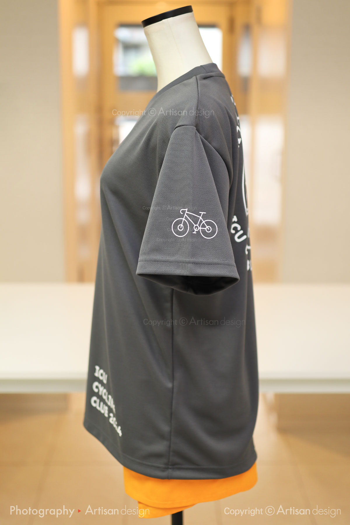 ICU サイクリング部 様｜Tシャツ（自転車サークル・部活）デザイントレース+プリント：ダークグレー色（左袖）
