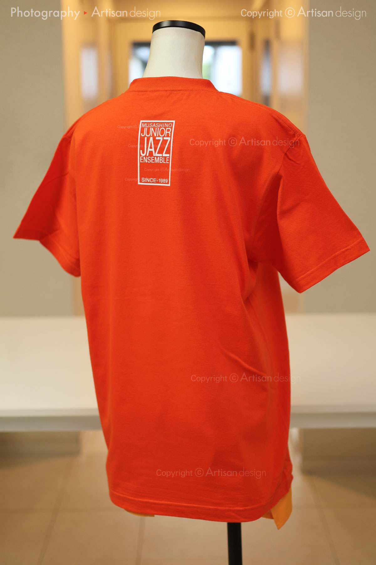 武蔵野ジュニアジャズアンサンブル（MJJE） 様｜Tシャツ（ジャズ ビック バンド）デザイントレース+プリント：ネイビー色（背面）