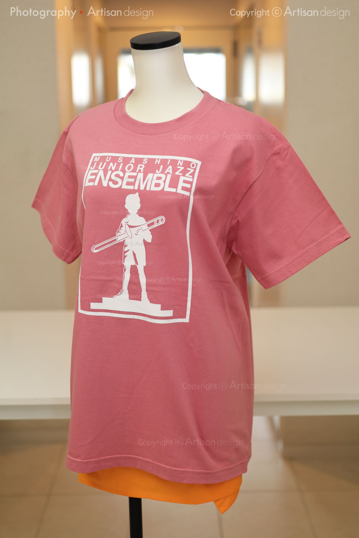 武蔵野ジュニアジャズアンサンブル（MJJE） 様｜Tシャツ（ジャズ ビック バンド）デザイントレース+プリント：サーモンピンク色（前面）