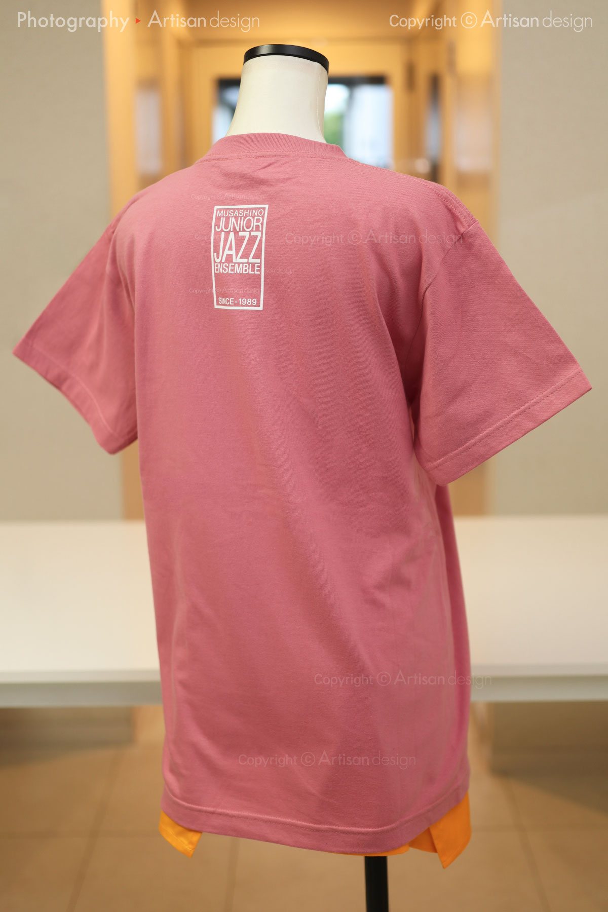 武蔵野ジュニアジャズアンサンブル（MJJE） 様｜Tシャツ（ジャズ ビック バンド）デザイントレース+プリント：サーモンピンク色（背面）