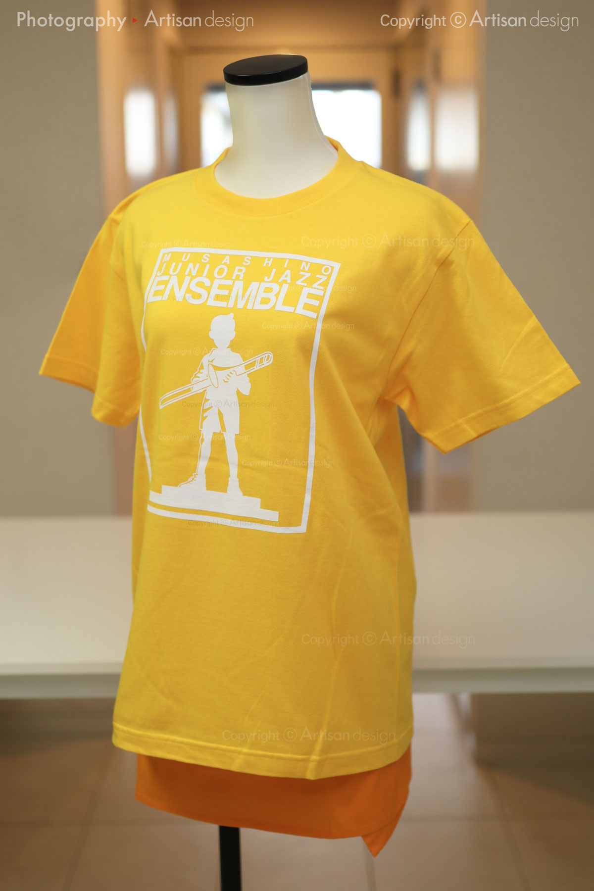 武蔵野ジュニアジャズアンサンブル（MJJE） 様｜Tシャツ（ジャズ ビック バンド）デザイントレース+プリント：イエロー色（前面）