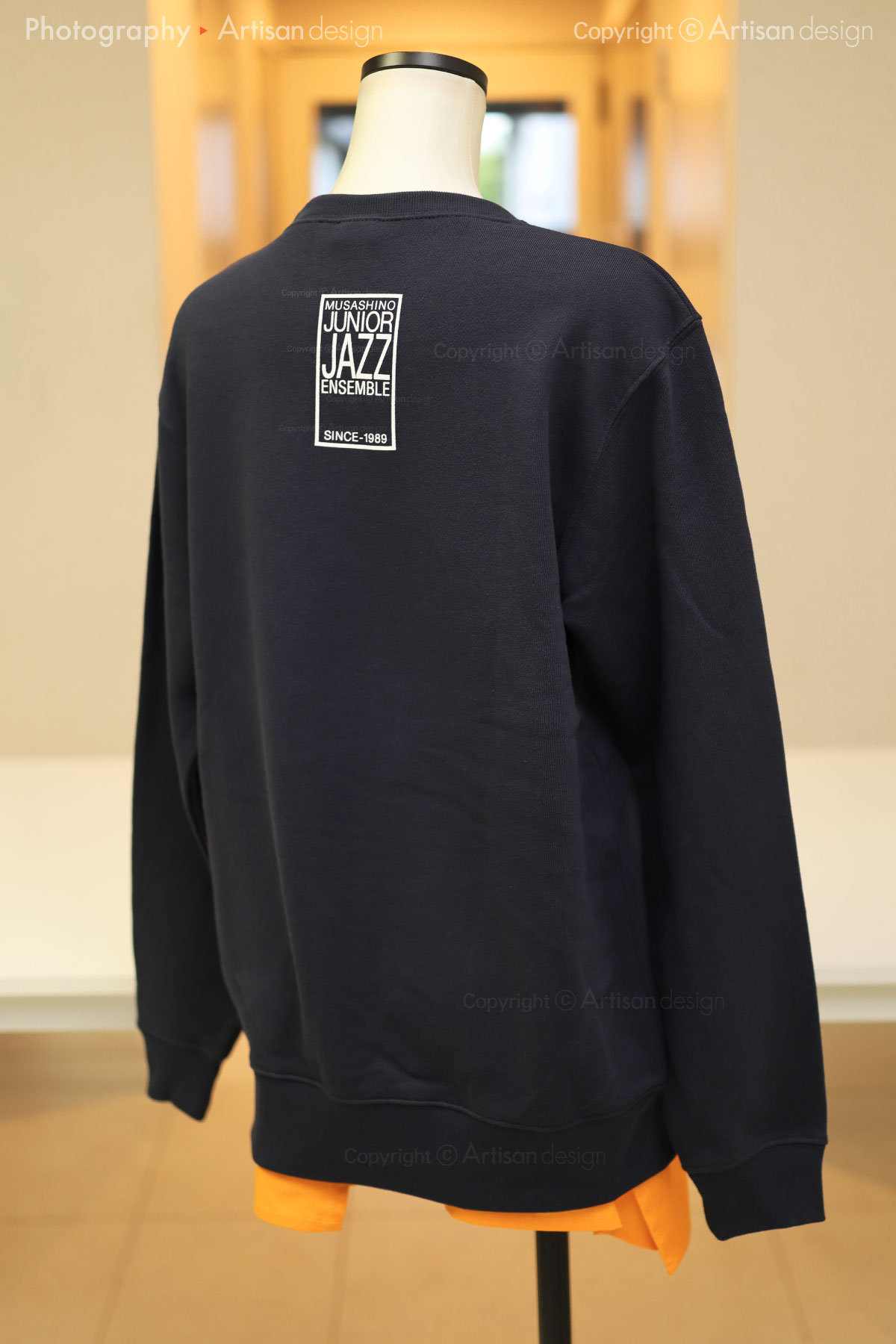 武蔵野ジュニアジャズアンサンブル（MJJE） 様｜Tシャツ（ジャズ ビック バンド）デザイントレース+プリント：ネイビー色（背面）