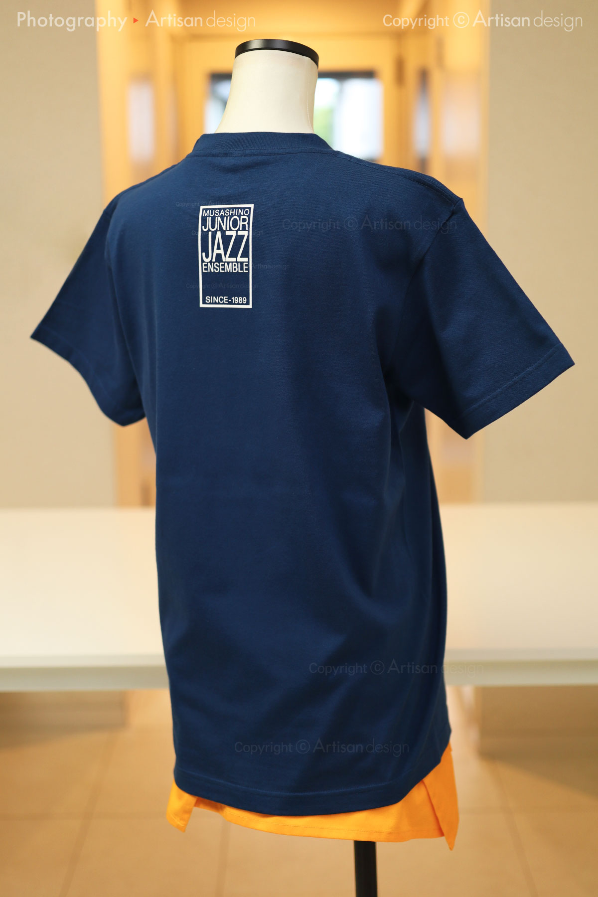 武蔵野ジュニアジャズアンサンブル（MJJE） 様｜Tシャツ（ジャズ ビック バンド）デザイントレース+プリント：ネイビー色（背面）