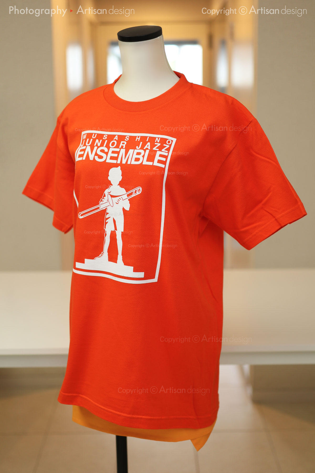 武蔵野ジュニアジャズアンサンブル（MJJE） 様｜Tシャツ（ジャズ ビック バンド）デザイントレース+プリント：ネイビー色（前面）