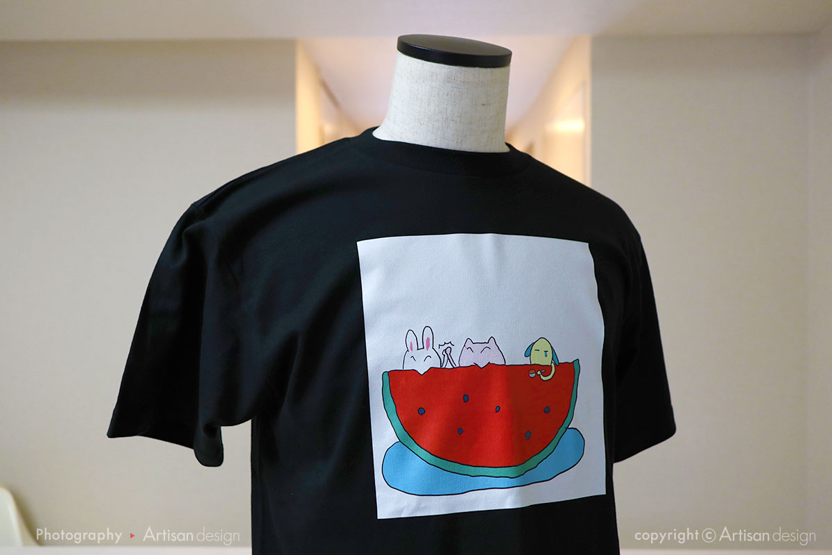 SUIKA 様｜Tシャツ（個人様・作家様）デザイントレース+プリント：ブラック色（前面・アップ）